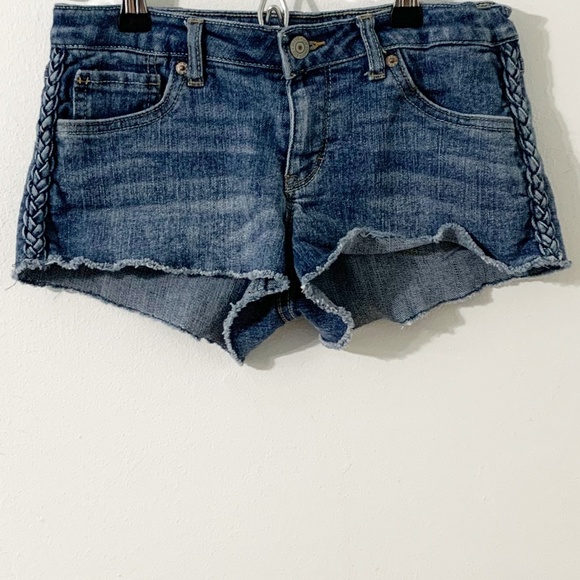 Levi Levi’s Strauss Denim Jean Shorty Short Cut-Off Braided Trim Along Side 🟦 - Picture 5 of 9